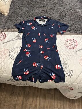Mad Engine Navy Patriotic Romper with Flag Peace Sign Print size Medium
